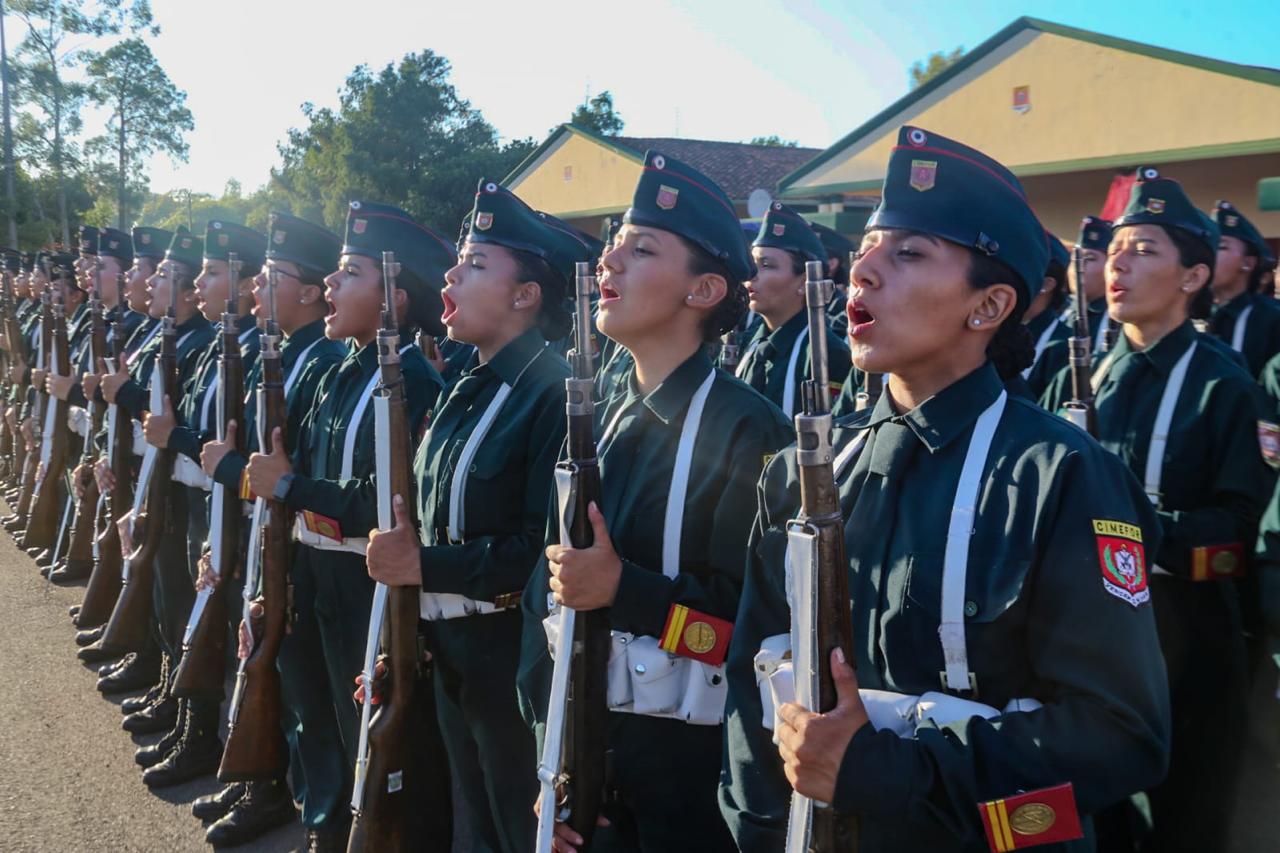 Unos 2.000 cimeforistas, entre hombres y mujeres, culminan la instrucción del período 2026.