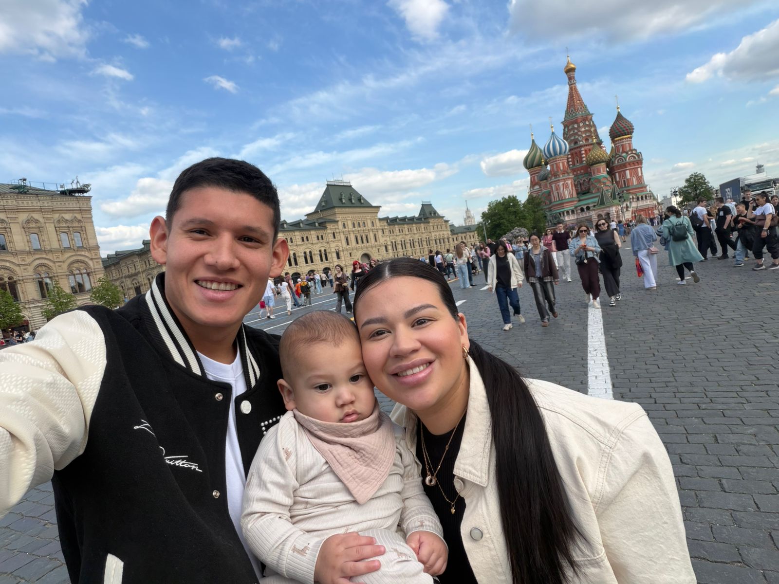 Nair Segovia, doñita de Juan Cáceres aseguró que ya están listos para ir con su hijito a alentar al albirrojo, en yanquilandia.