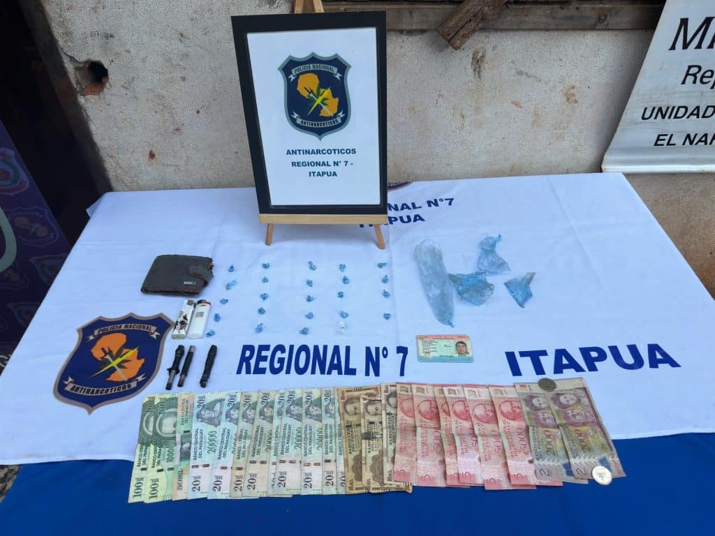 Evidencias incautadas por la policía Antinarcóticos.