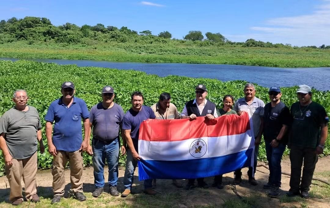 Finalización del trabajo de batimetria del Río Negro por parte del equipo paraguayo, en diciembre de 2025. (foto: Comisión Nacional Demarcadora de Límites)