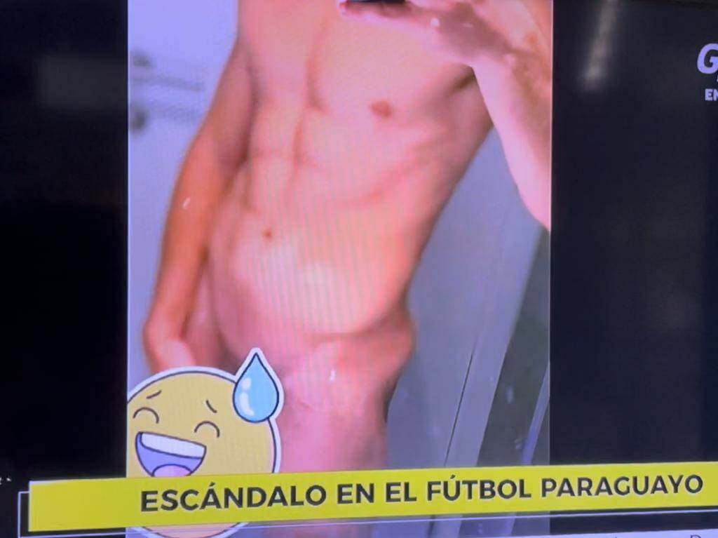 La foto del jugador. Se tomó una selfie en bolas en el baño. ¿Para quién era la foto?