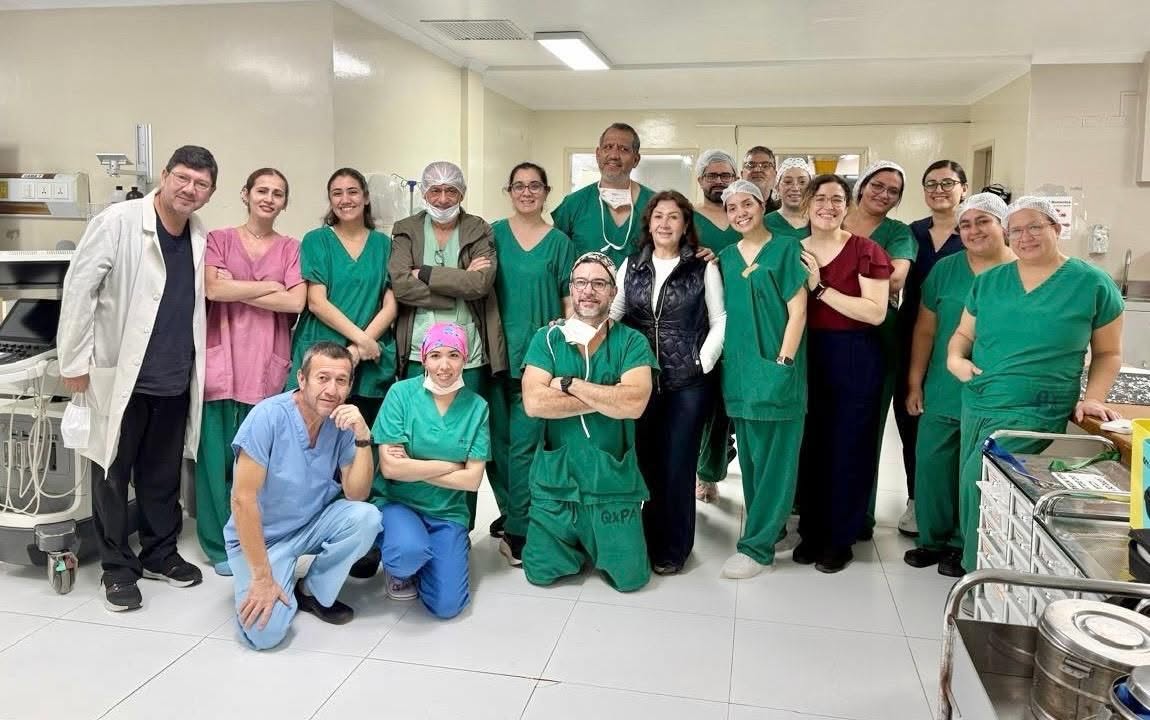 Equipo médico a cargo de la cirugía. Foto: Gentileza