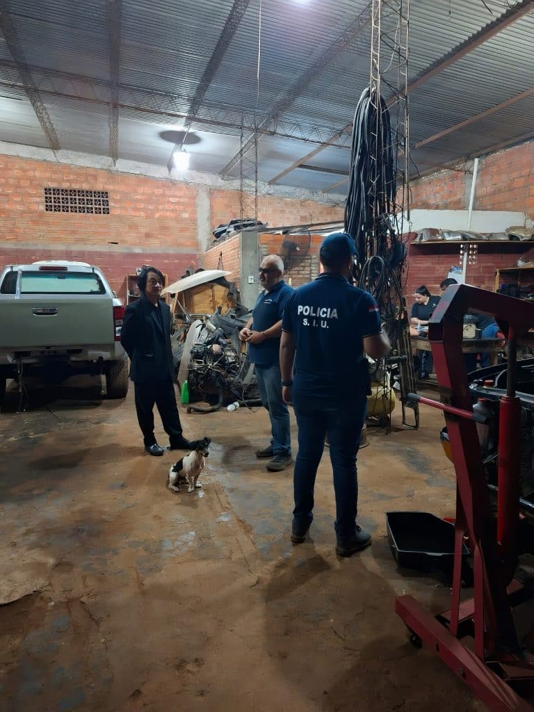 Taller mecánico donde fue detenido el hombre de confianza de Miguel Ángel Insfrán.