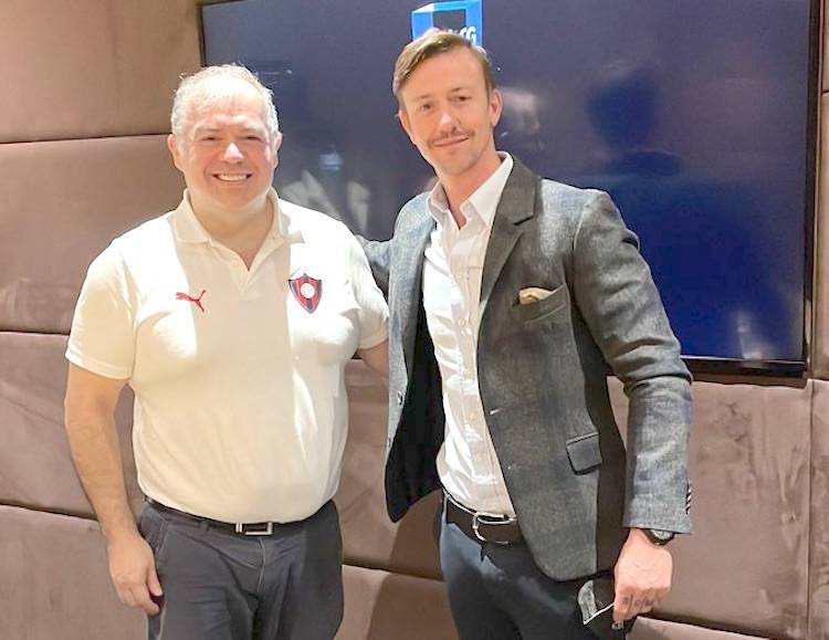 Julio Ullón junto a José María Gutierrez (Guti) durante la reunión que mantuvieron ayer en España.