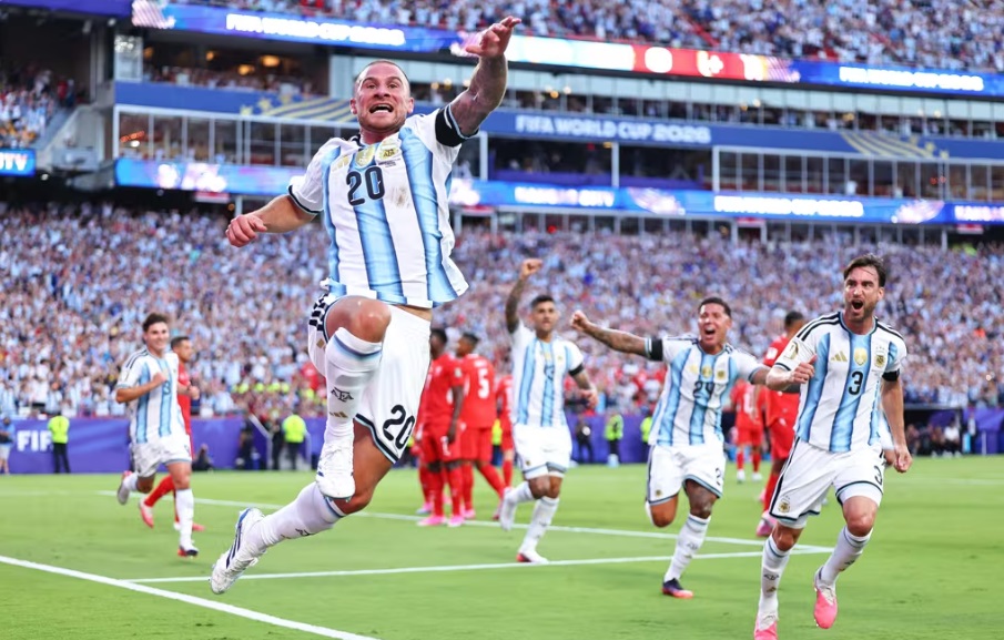 Lautaro Martínez le dio a Argentina el 3 a 1. Foto: FIFA