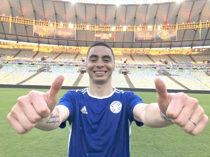 Miguel Almirón y una gran sonrisa en el estadio “Maracaná”.