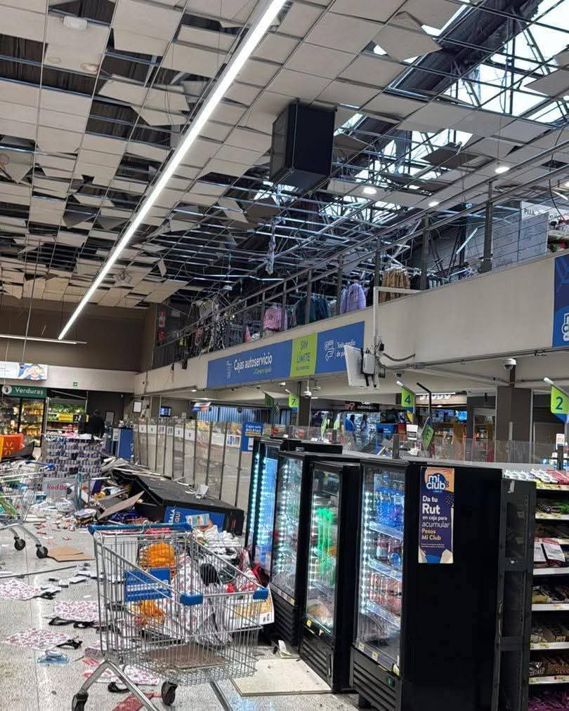 Centros Comerciales afectados por el Tornado durante la tarde de este domingo.