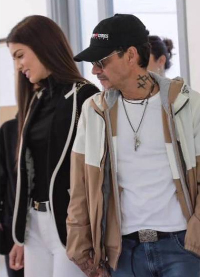 Marc y Nadia, en todo momento tomados de la mano. (Captura de pantalla)