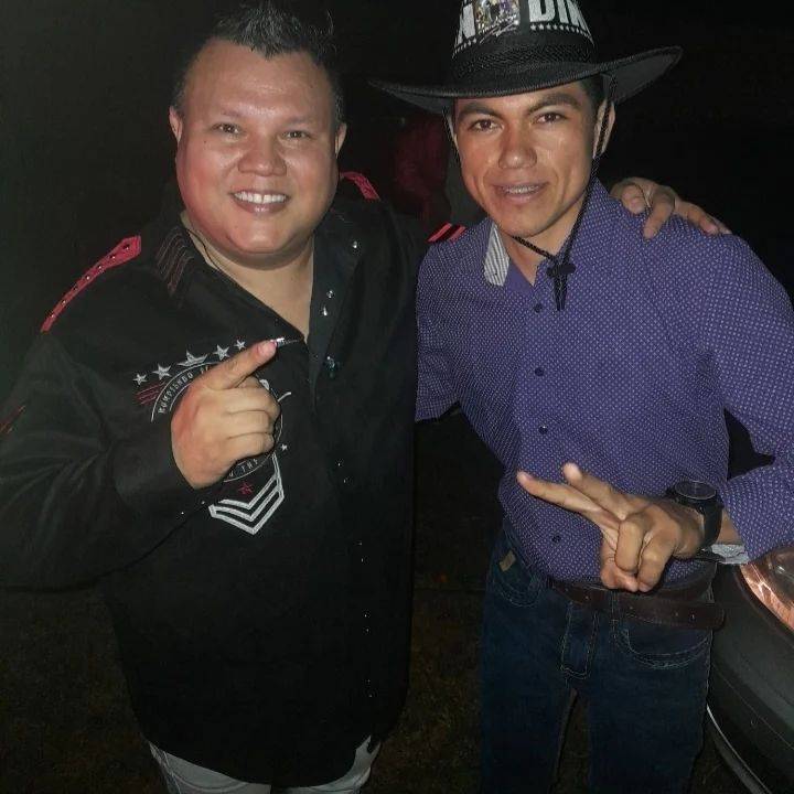 Alder Alcides con uno de los integrantes de Mandingo de México.