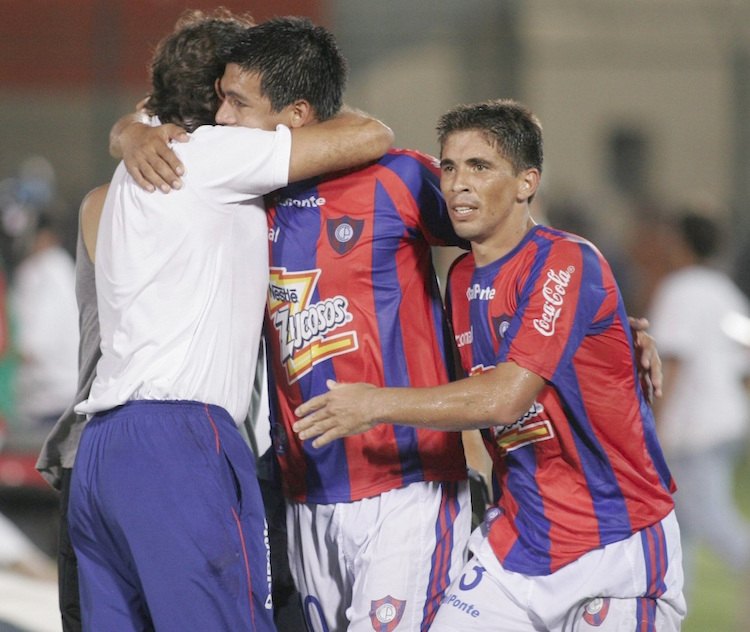 Gustavo Costas, Julio Dos Santos y Fidel Amado, en un festejo del 2005.