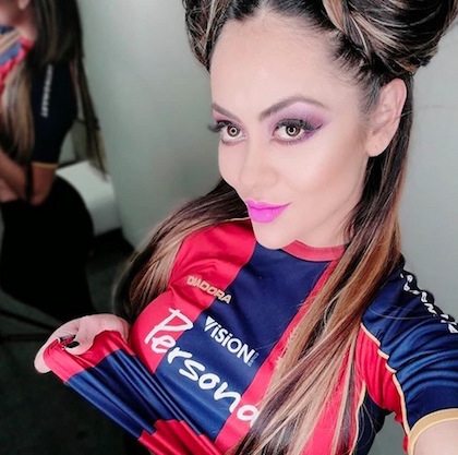 CASACA. Jennifer Ruiz Díaz peló una linda camiseta azulgrana original. ¿Recuerdo de alguno?