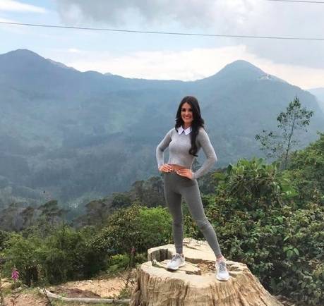 BOGOTÁ. Después de la final del concurso, Mandy se tomó el tiempo de disfrutar de Colombia, paseándose. Aquí, con un paisaje imponente en las afueras de Bogotá.