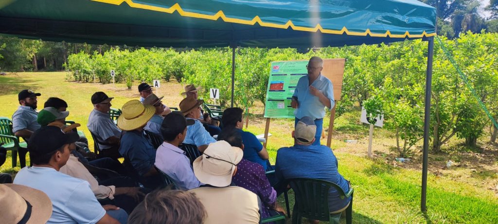Charla sobre producción de yerba mate ofrecida por expertos del Instituto Nacional de Tecnología Agropecuaria (INTA) de Argentina, durante la 28 edición de la “Agrodinámica”.
