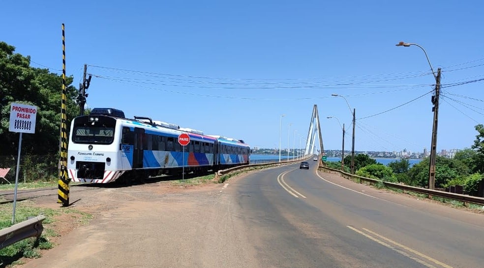 El puente rutero y ferroviario "San Roque González de Santa Cruz" será uno de los principales puntos de acceso de visitantes durante el Rally Mundial que se disputará aquí entre el 28 y 31 de agosto próximo.