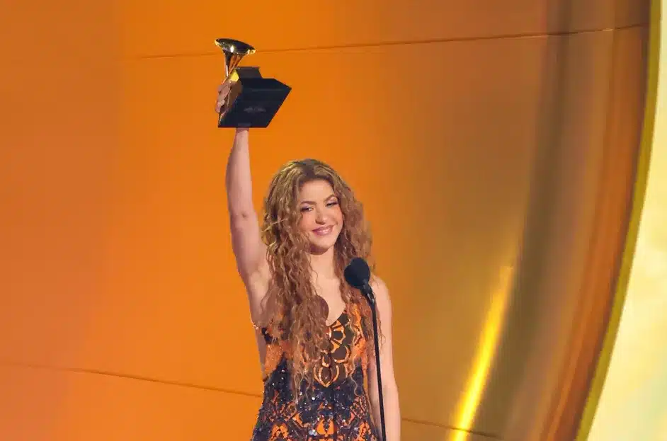 Shakira con Las Mujeres Ya No Lloran en la categoría de Mejor Álbum de Pop Latino