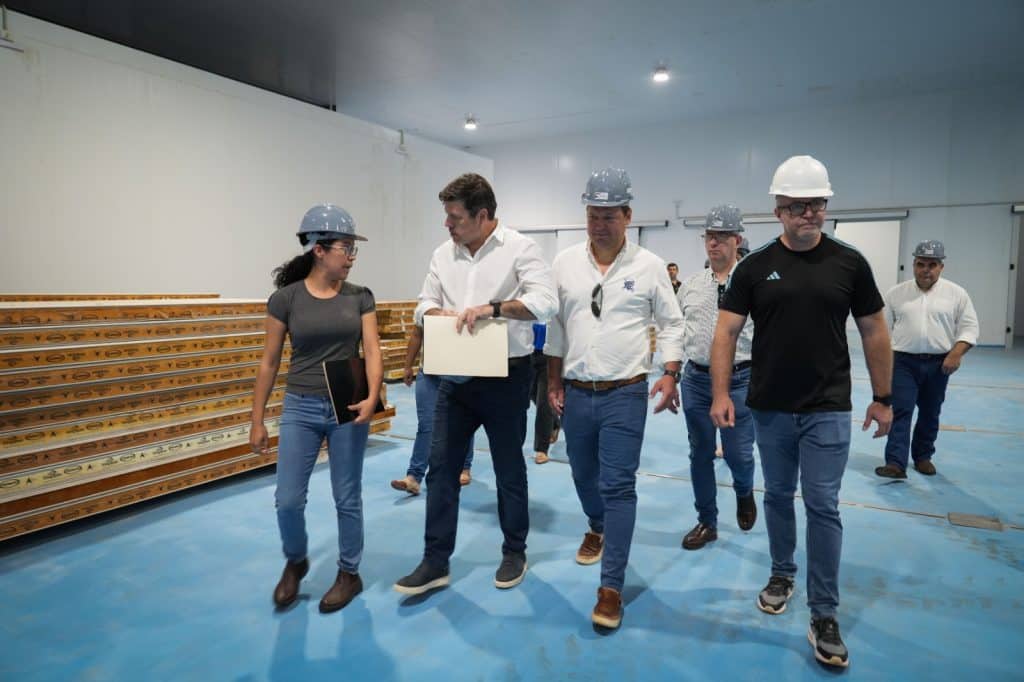 Javier Giménez, representante del MIC, estuvo recorriendo las instalaciones del ParqueIndustrial Pradera Alta, Hohenau.