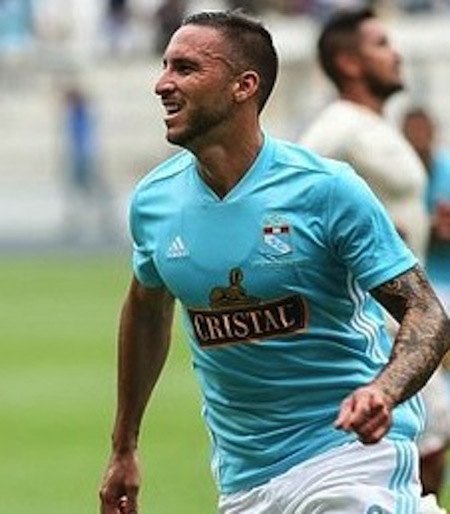 Emmanuel Herrera, delantero.