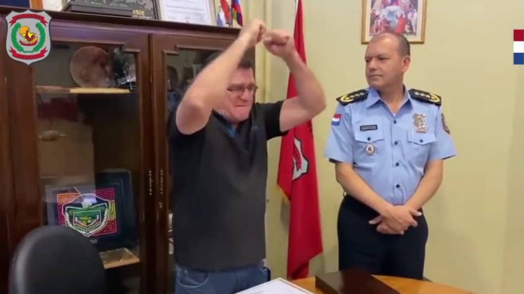 El hombre se emocionó cuando contó cómo sucedieron las cosas. ¡Capo total! Fotocaptura PN