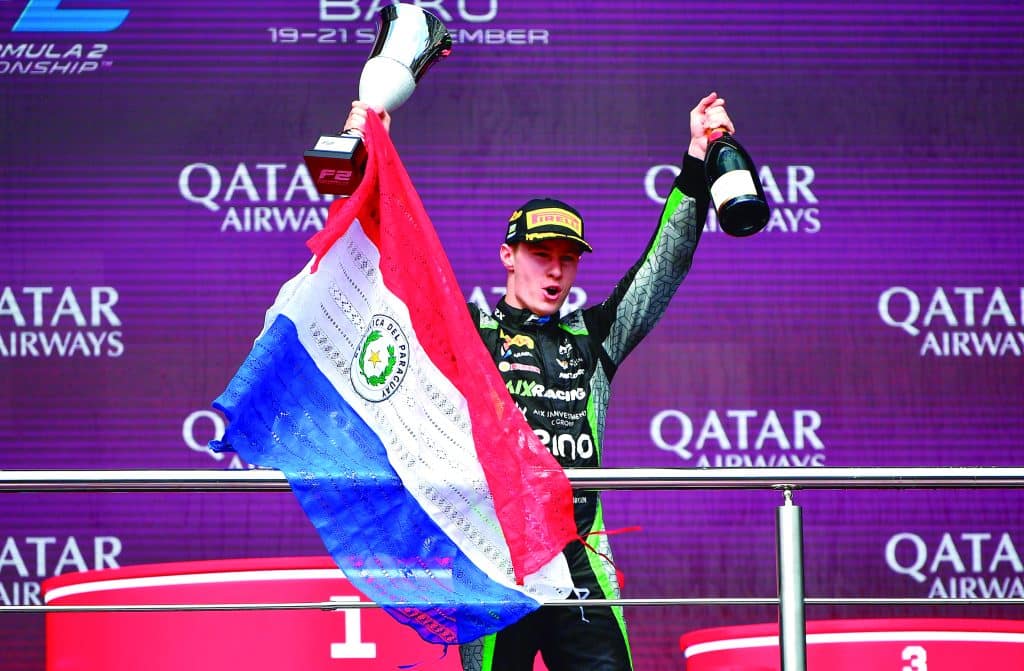 Festejo de podio de Dürksen en el circuito de Baku, donde remontó muchas posiciones para terminar segundo.