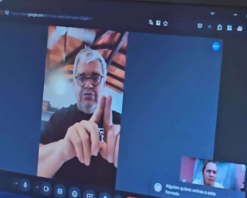 Video conferencia entre los ministros del Interior y Salud, para comenzar el plan de seguridad en hospitales.