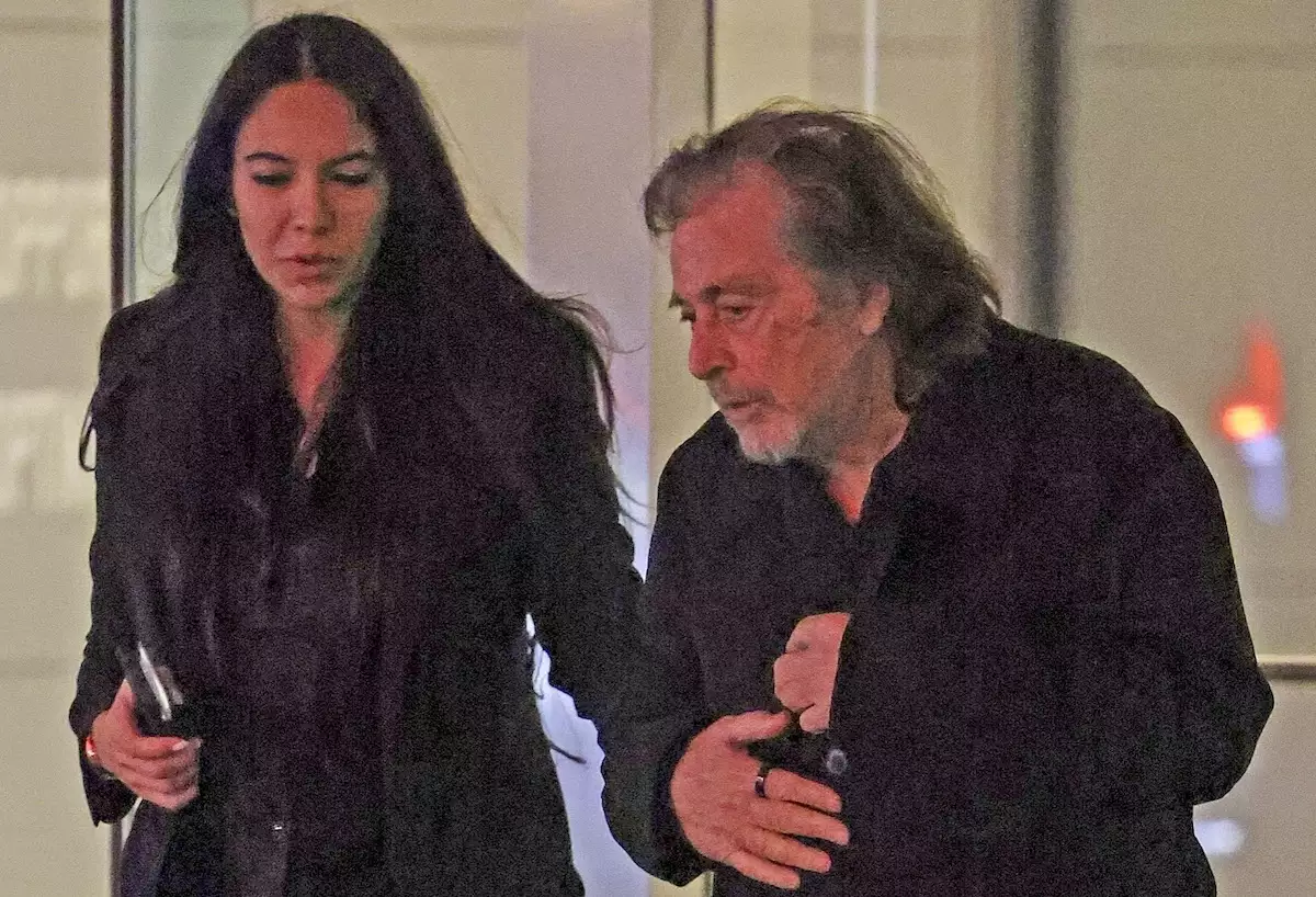 Al Pacino y Noor Alfallah. (Foto: quien.com)