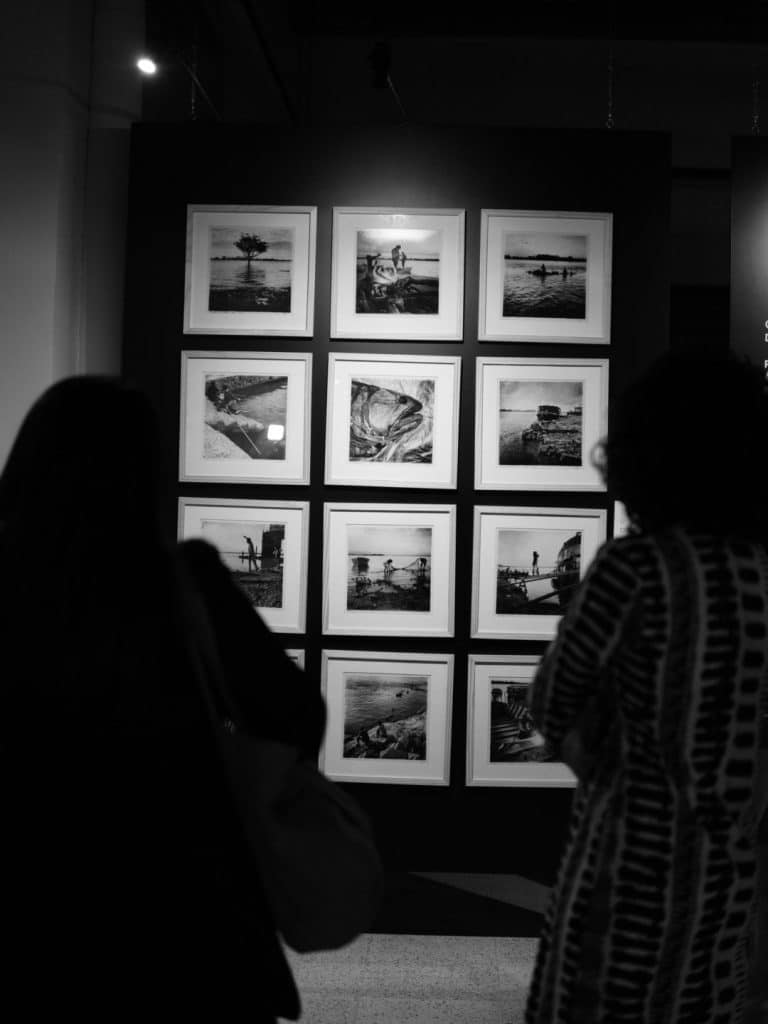 La muestra comprende fotografías, grabados, pinturas y otrasexpresiones de las artes visuales.