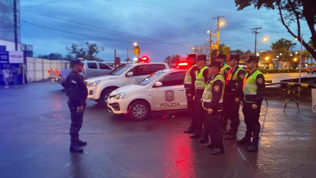 El lunes, a primeras horas, la policía dispuso un operativo en la zona del circuito comercial.