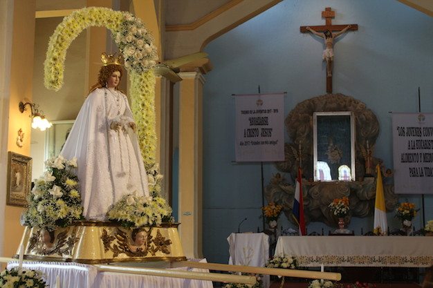 HUBO FESTEJOS. Muchos son los devotos de la Virgen Natividad de María en Guarambaré.