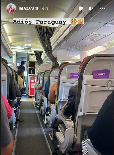 En el avión, "adiós Paraguay", he'i. @lataparara