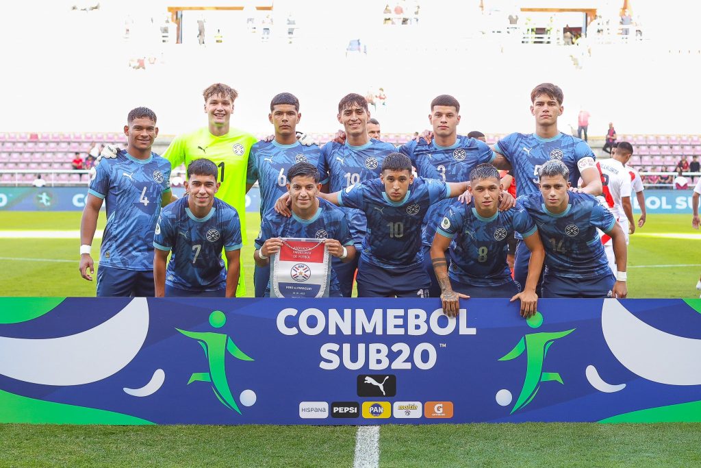 Equipo titular de Paraguay en su debut sudamericano.
