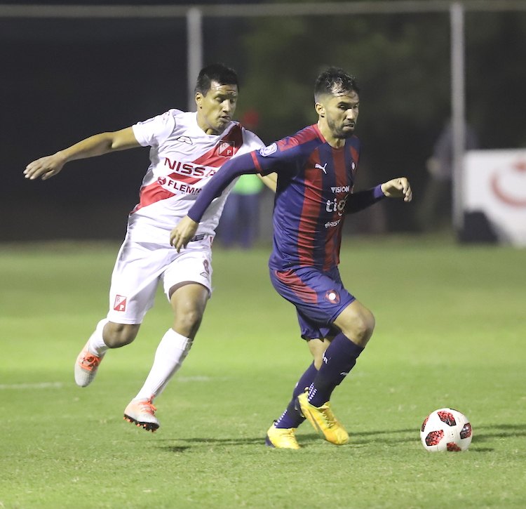 Los aspirantes al título jugarán en forma simultánea.
