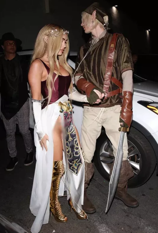 Momento captado cuando a la famosa actriz se le vio lo prohibido.(FOTO: @meganfox)