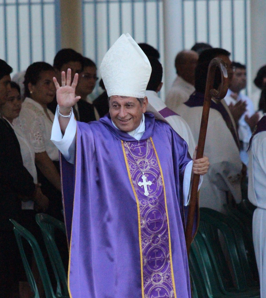 Monseñor Ricardo Valenzuela.