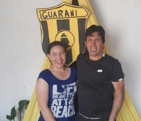Junto a su señora, en un momento familiar.