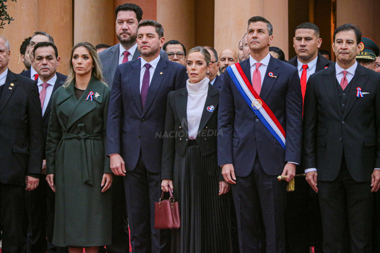Las autoridades durante las actividades en homenaje a la independencia. (Foto: Eduardo Velázquez/ Nación Media)