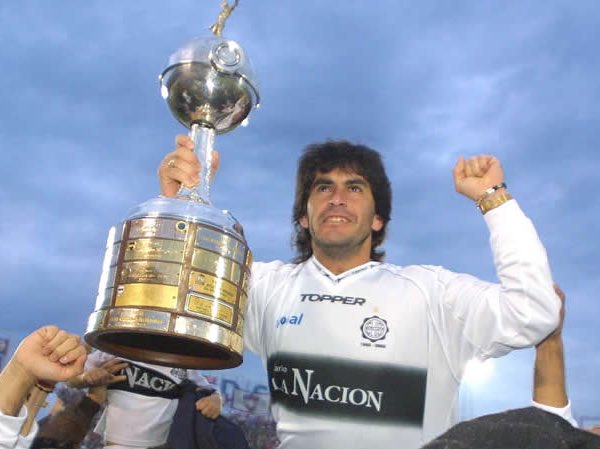Richart Báez (p) en su paso por Olimpia. (Foto Gentileza)