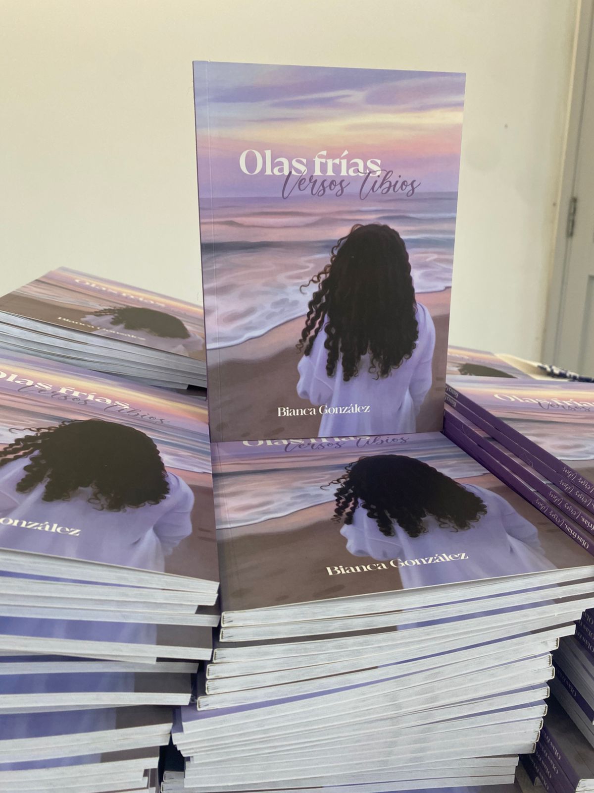 El libro puede ser adquirido directamente con la autora.