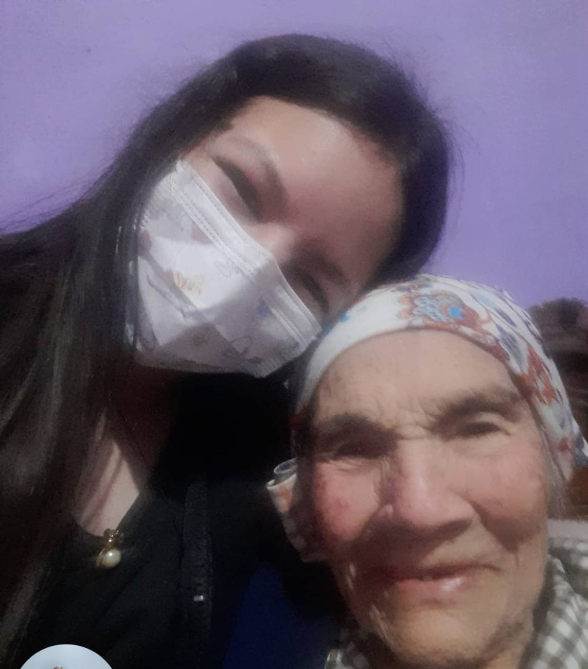 Kimi junto a su bisabuela María Librada. (Gentileza Ovando Blog)