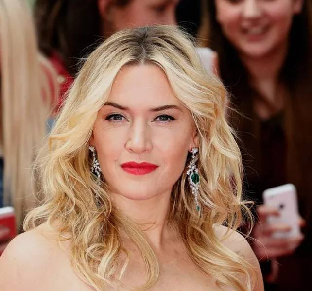 La estrella de Hollywood volvió a mostrar su lado más humilde, esta vez con una familia de Escocia. (FOTO: aufeminin.com)