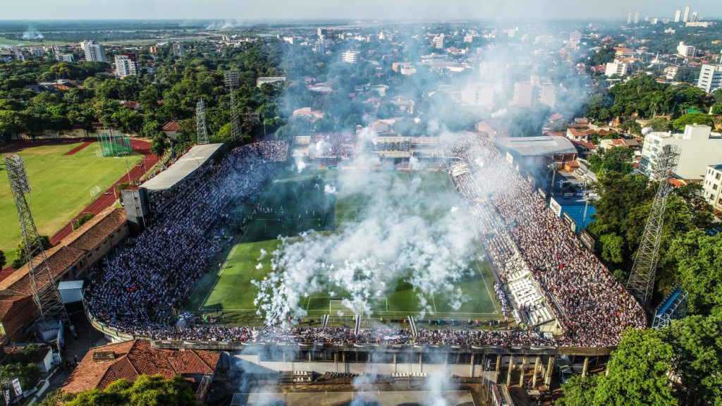 Espectacular toma aérea del estadio de Para Uno. La fiesta estuvo en las gradas. (Carlos Juri)