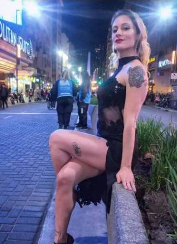 Luz Marian Nachajón, sobre la icónica avenida de Buenos Aires. (Captura de pantalla)