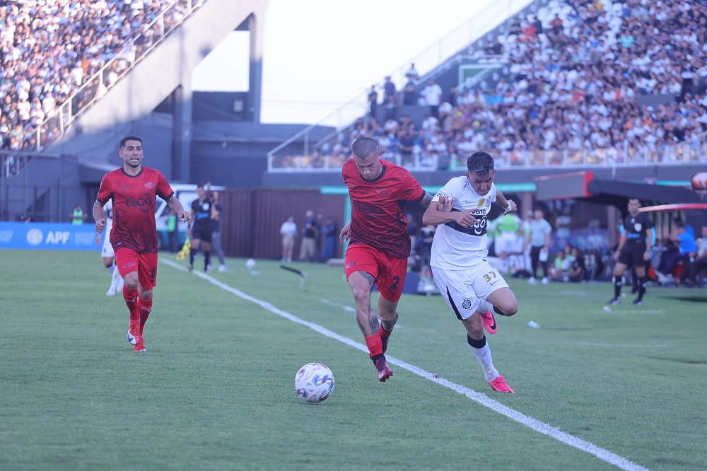 Le bastó un gol a Libertad para quedarse con el partido. Foto: APF
