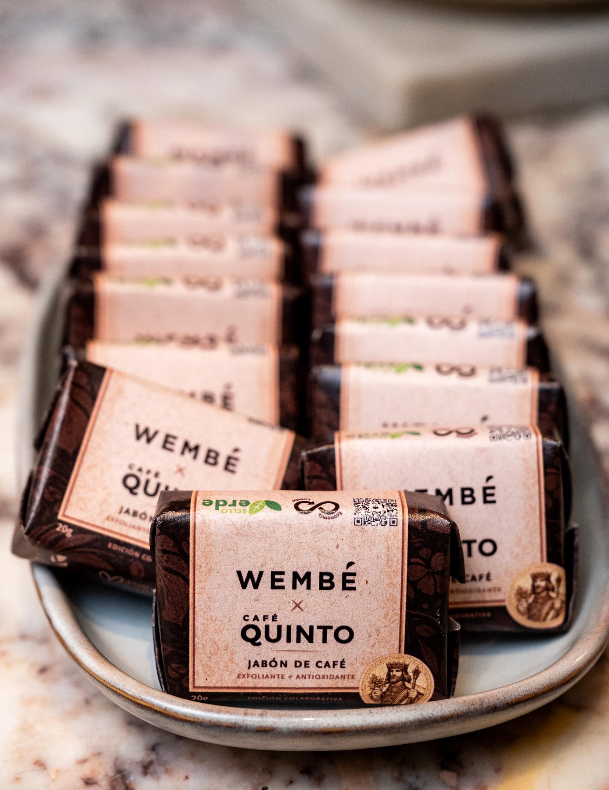 Los nuevos jabones exfoliantes de Wembé, elaborados con borra de café, son el resultado de una exitosa apuesta por la economía circular en Paraguay.