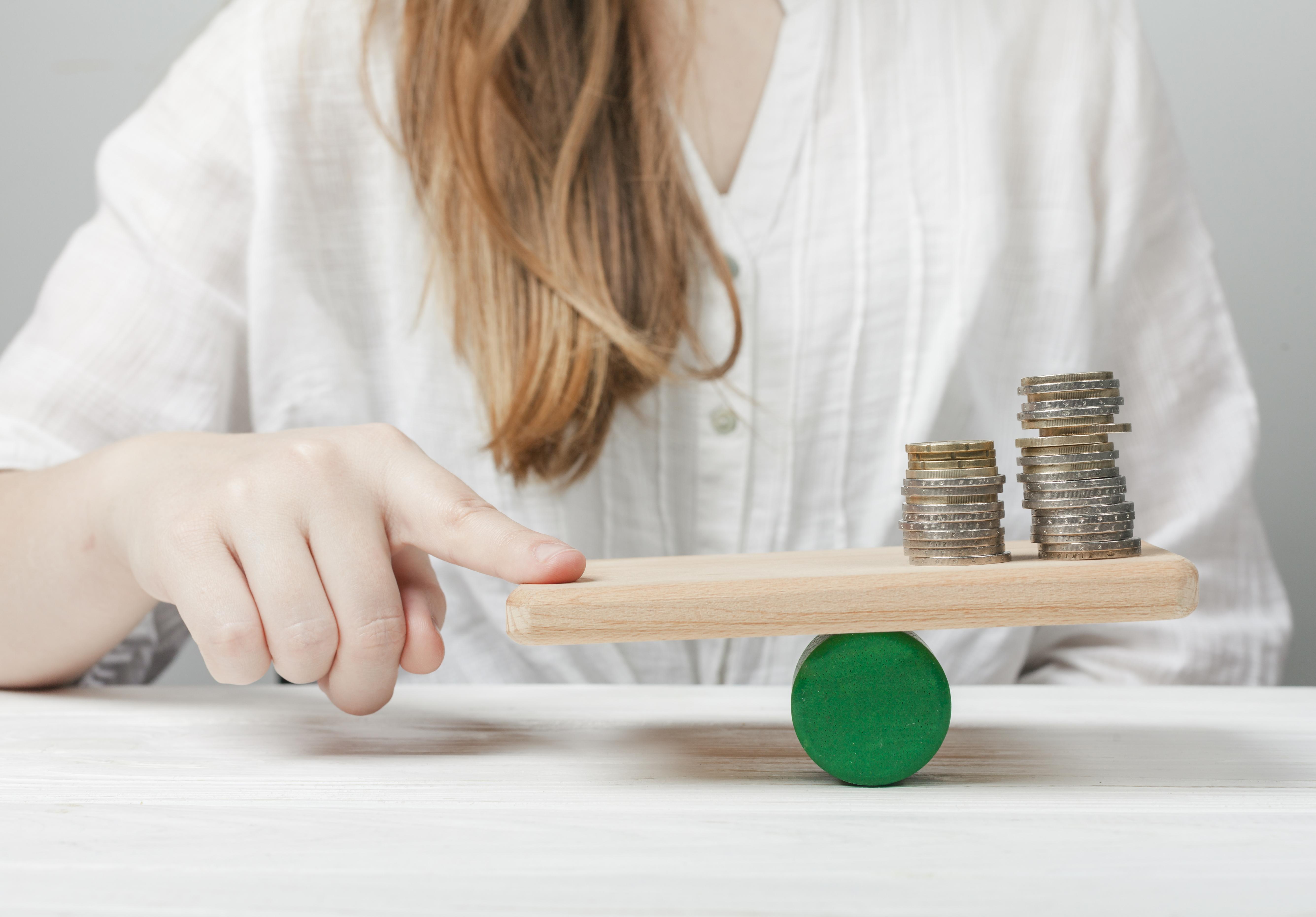 La desigualdad salarial se percibe en lo monetario y también en la ocupación de espacios de poder, donde ellas solo tienen espacio en un 20%.