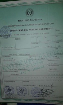 DOCUMENTO. El certificado de nacimiento del reciente hijo de Aída.