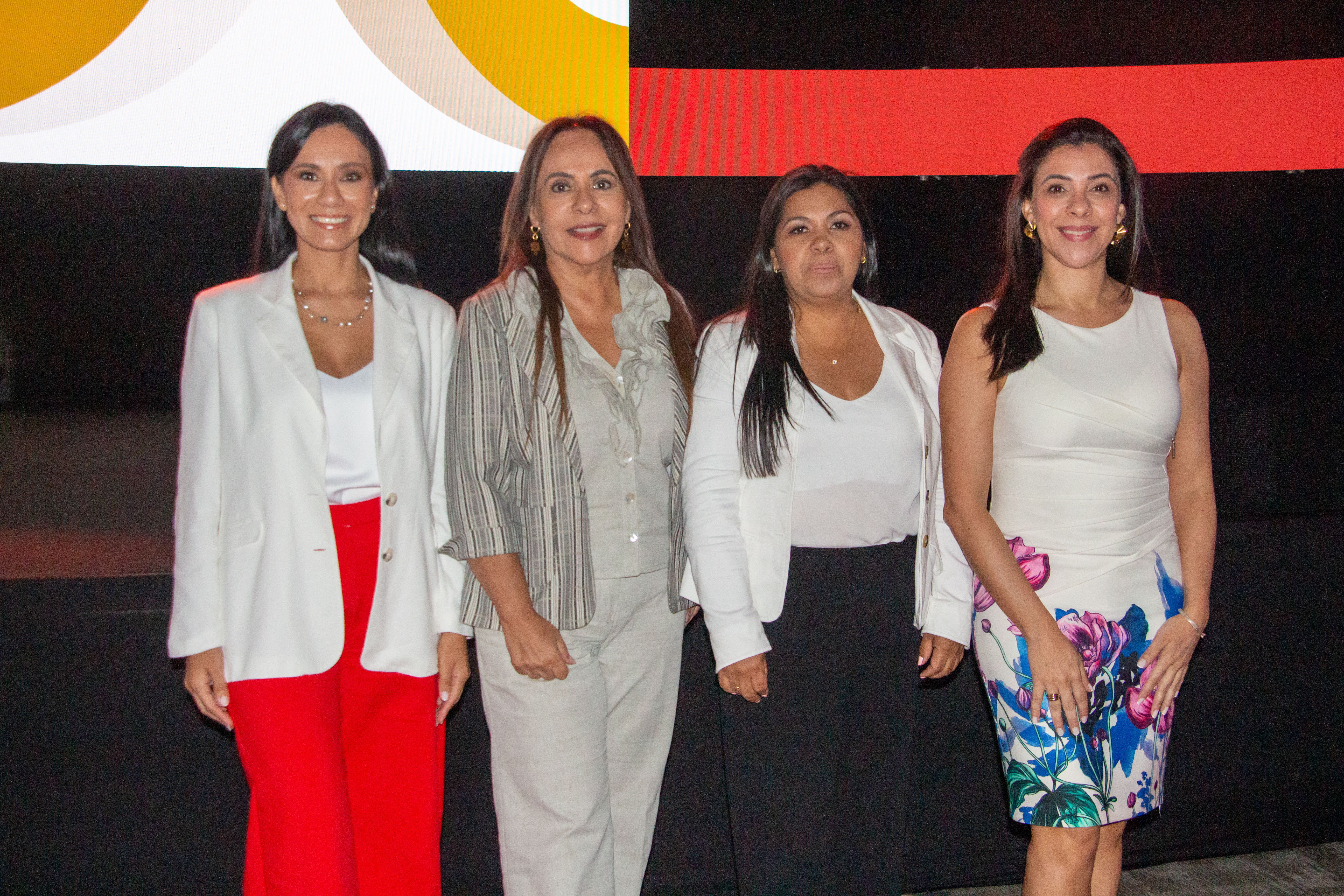 Cynthia Leiva, María Cristina Jiménez, Griselda Sosa Azuaga y Ana Iris Ramírez.