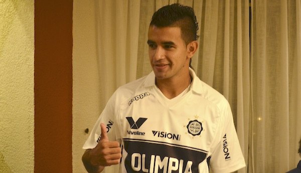 Derlis González podría volver a ponerse la Franja.