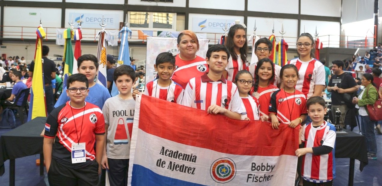 En su faceta de entrenadora, con los chicos en el Sudamericano de Buenos Aires en diciembre pasado.