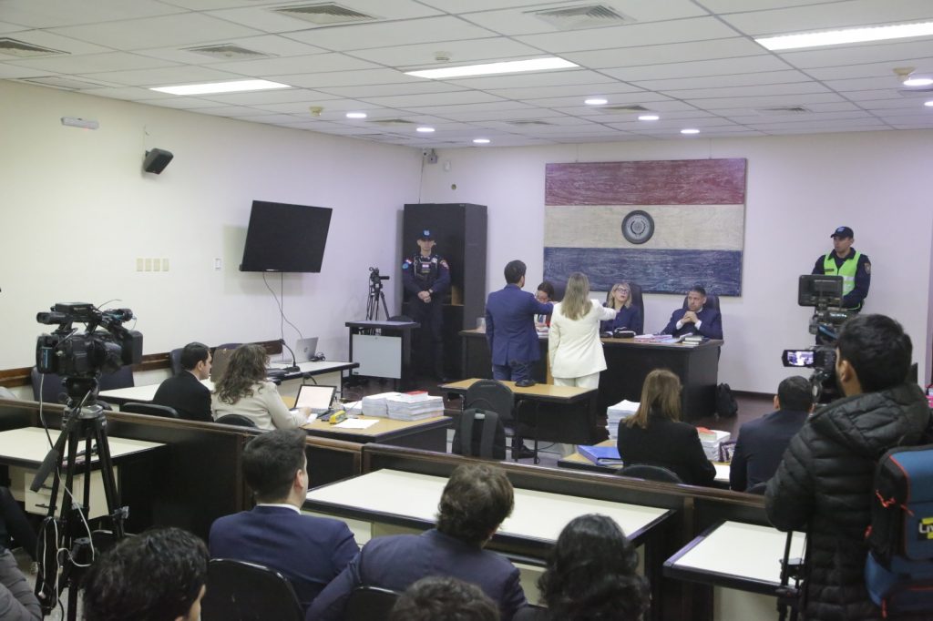 Kattya González y Raúl Benítez prestaron juramento antes de declarar. Foto: Gentileza