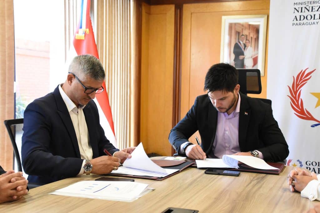 Firma del convenio. Foto Gentileza